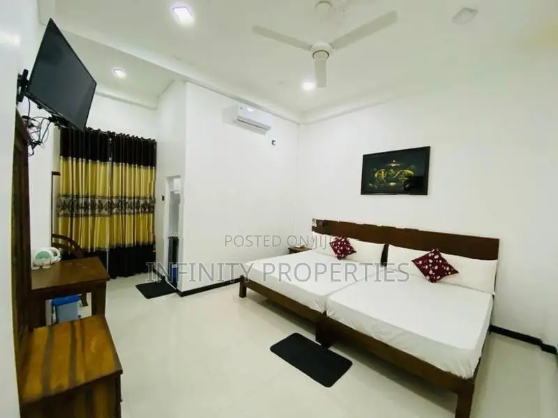 (AF827) 05 Bed Bath Hotel Sale At Kataragama