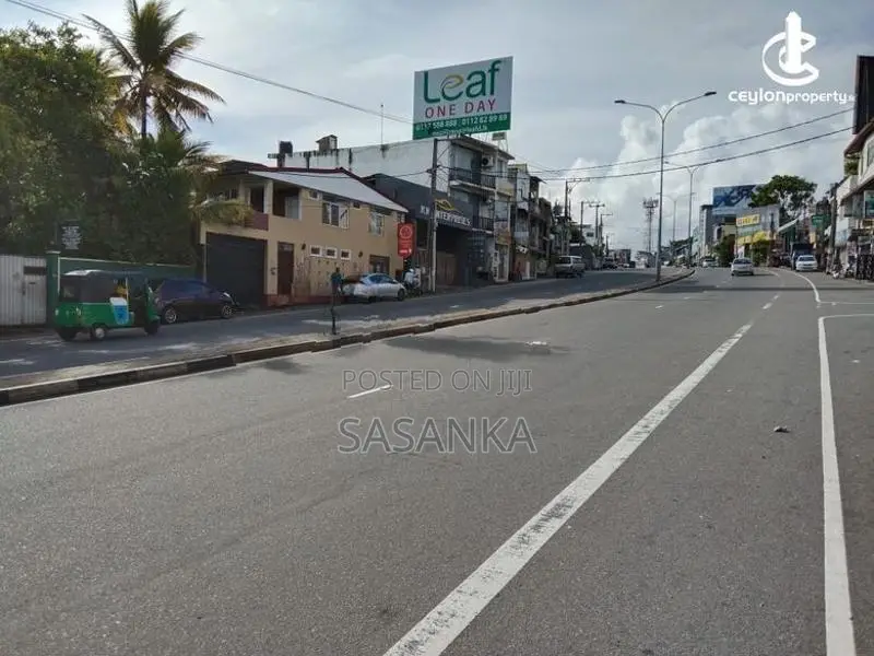 Nugegoda Papiliyana Main Road Facing 17 Perches Land For sale.