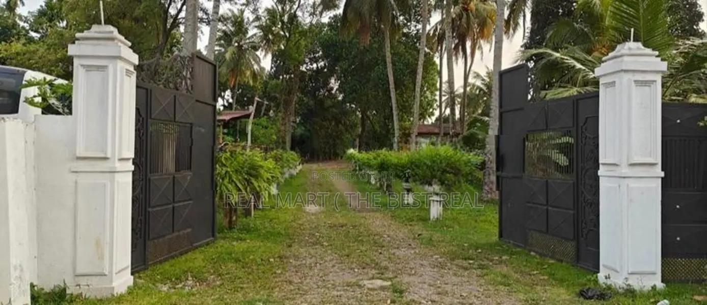 KELANIYA : 229 Perches Land With Two Warehouses & House For SALE