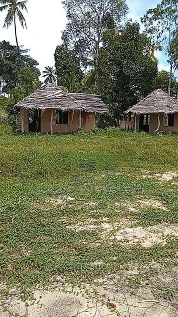 GALLE : 180 Perches Ayurvedic Hospital for Sale in Induruwa