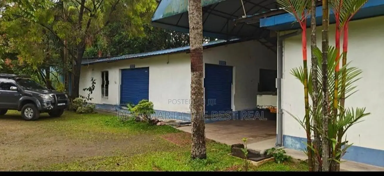 KELANIYA : 229 Perches Land With Two Warehouses & House For SALE