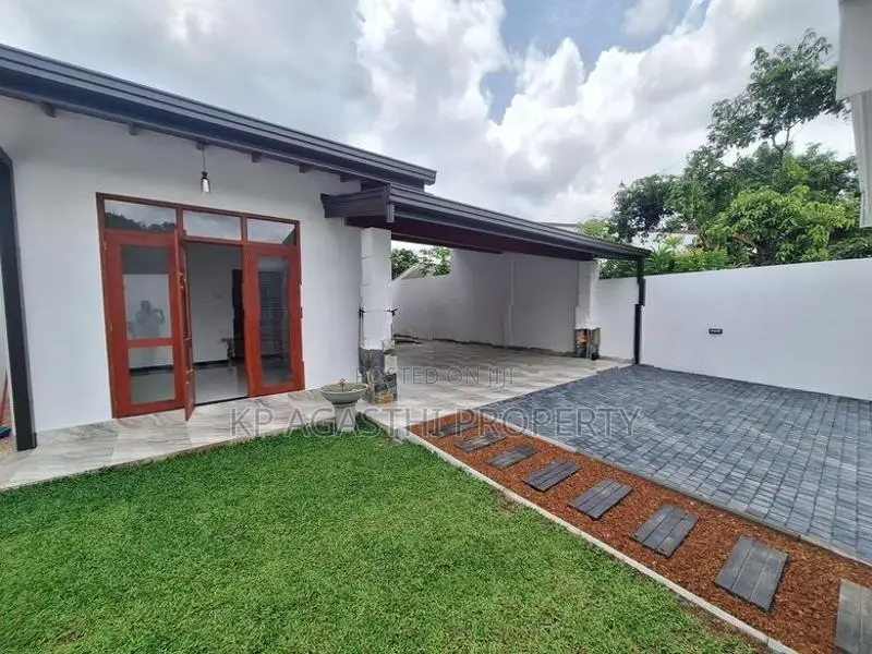 10P property for sale in athurugiriya