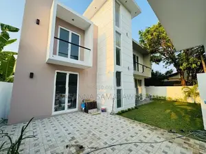 නව ගෘහ නිර්මාණ ශිල්පයට ඉදිවුන දෙමහල් නිවස piliyandalan near city