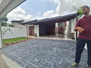 10P property for sale in athurugiriya