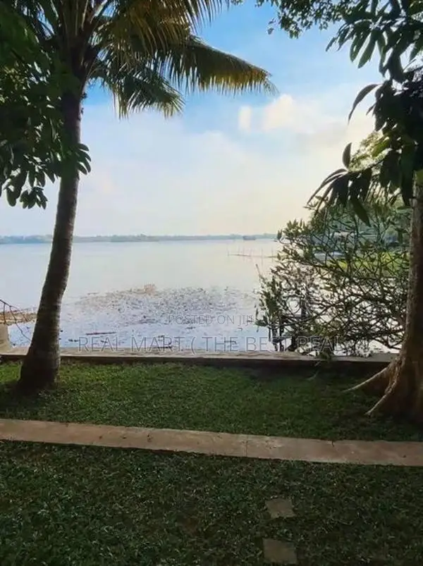 MORATUWA : 2BR (14.9P) LUXURY BOLGODA WATERFRONT VILLA FOR SALE