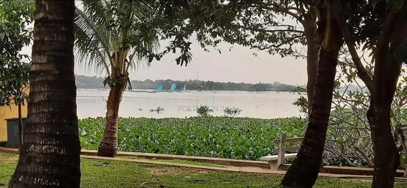MORATUWA : 2BR (14.9P) LUXURY BOLGODA WATERFRONT VILLA FOR SALE