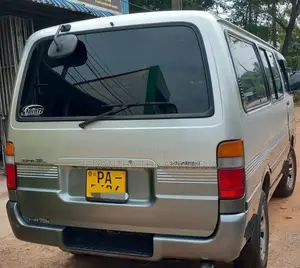 Toyota HiAce 2000 Brown