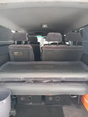 Toyota HiAce 2000 Brown