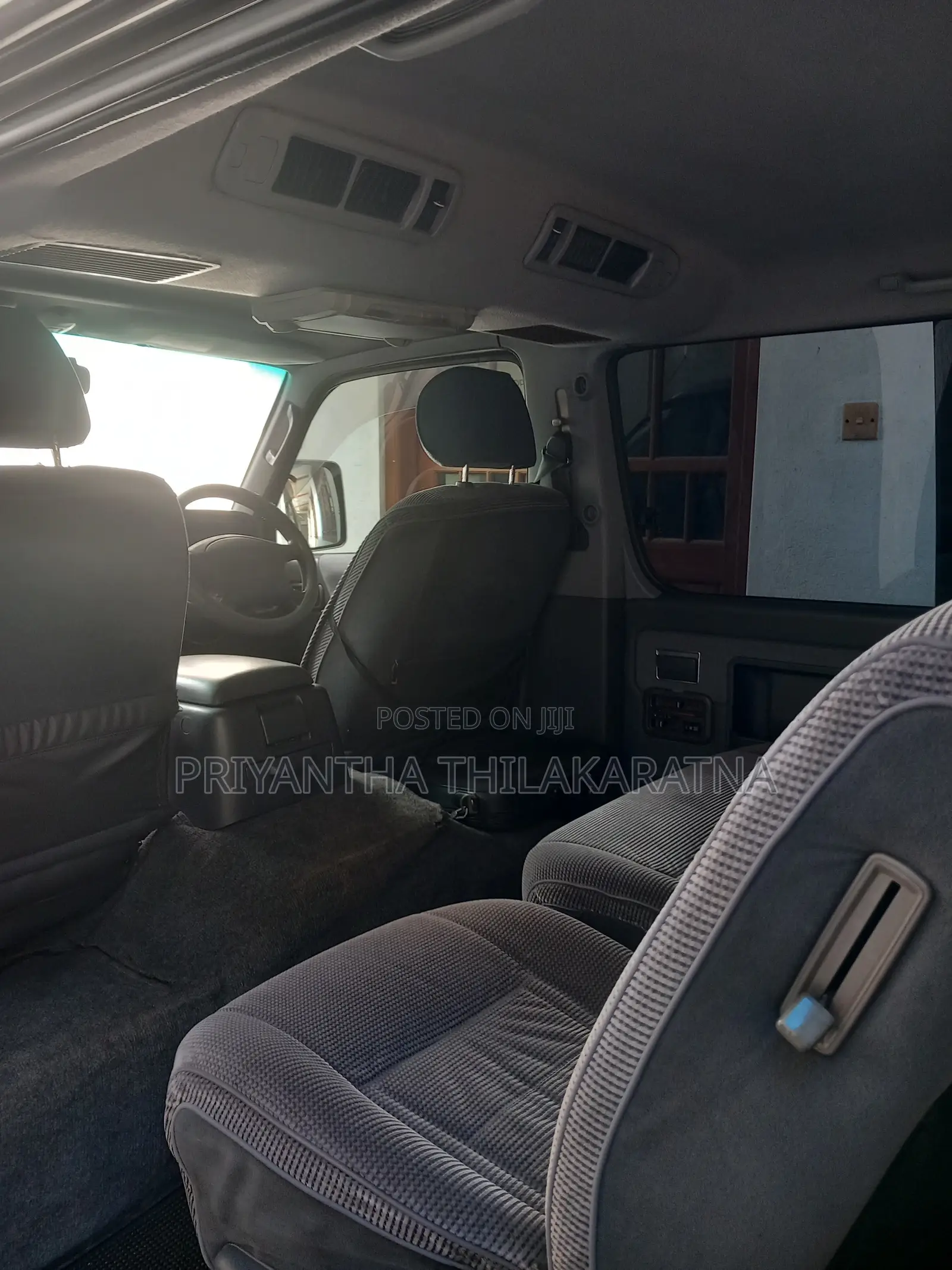 Toyota HiAce 2000 Brown