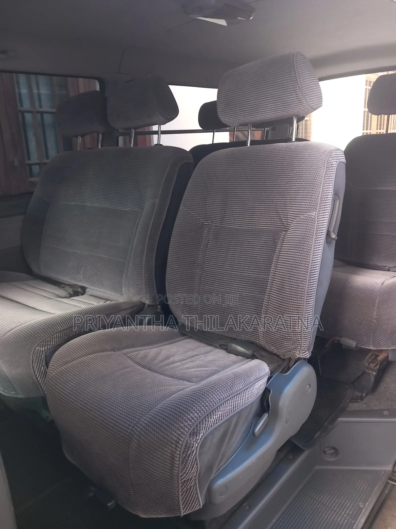 Toyota HiAce 2000 Brown