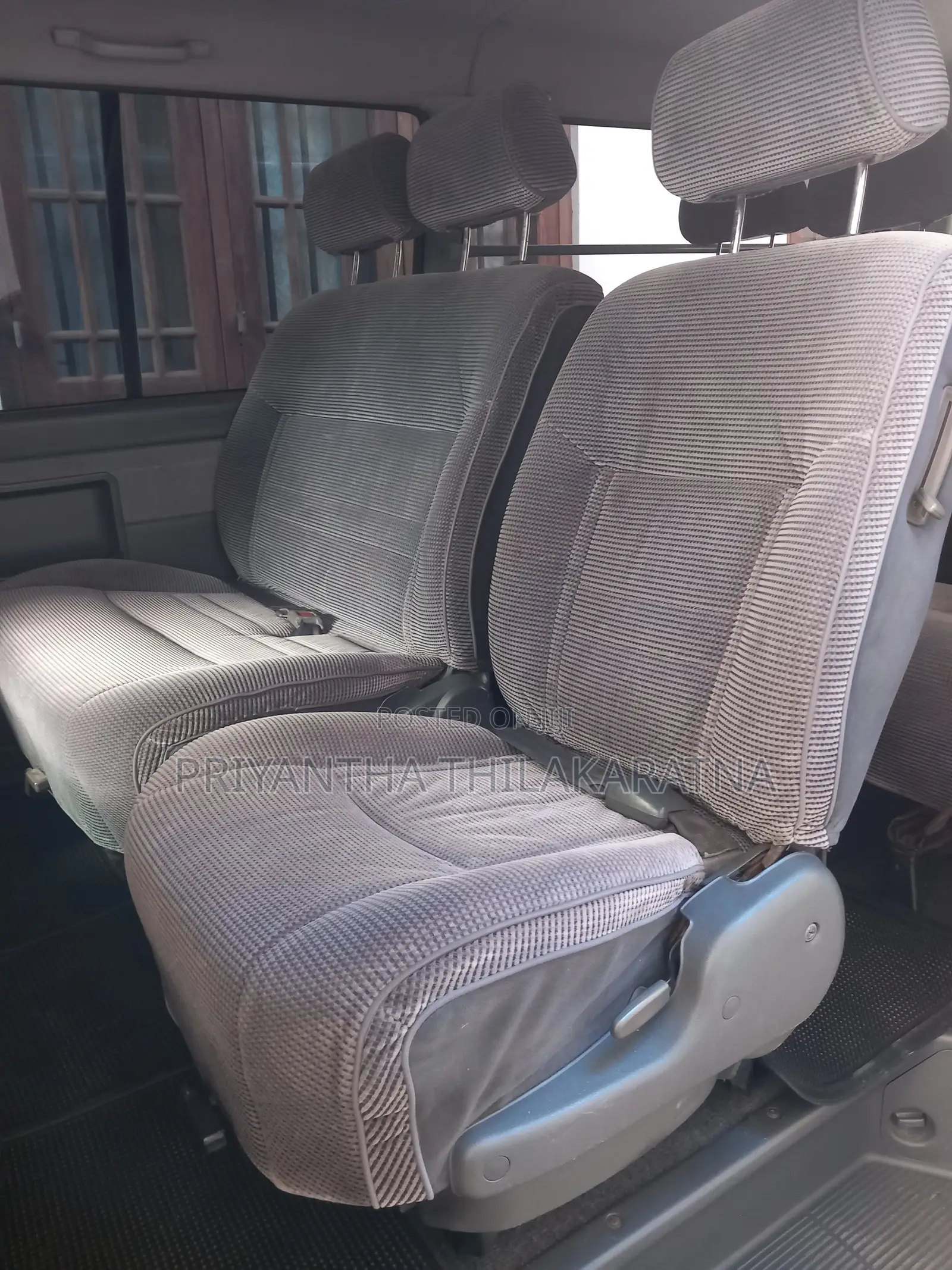 Toyota HiAce 2000 Brown