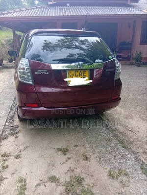 Honda Fit Shuttle 2013