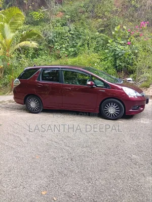 Honda Fit Shuttle 2013