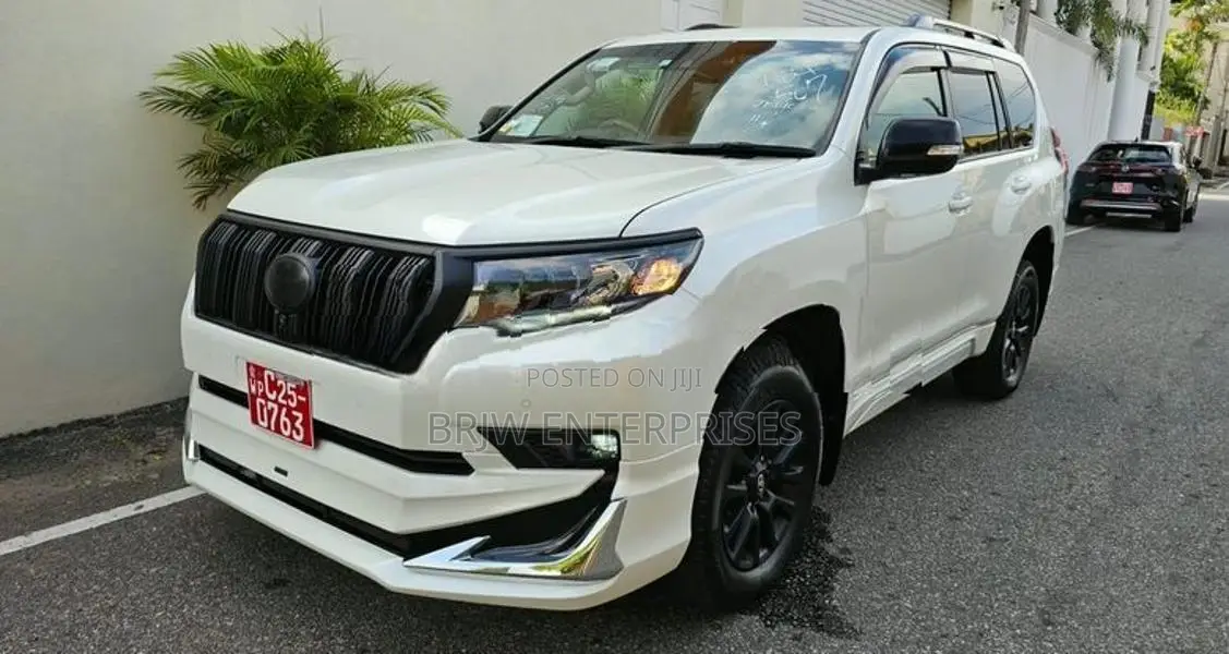 Toyota Land Cruiser Prado 150 Black Edition 2023