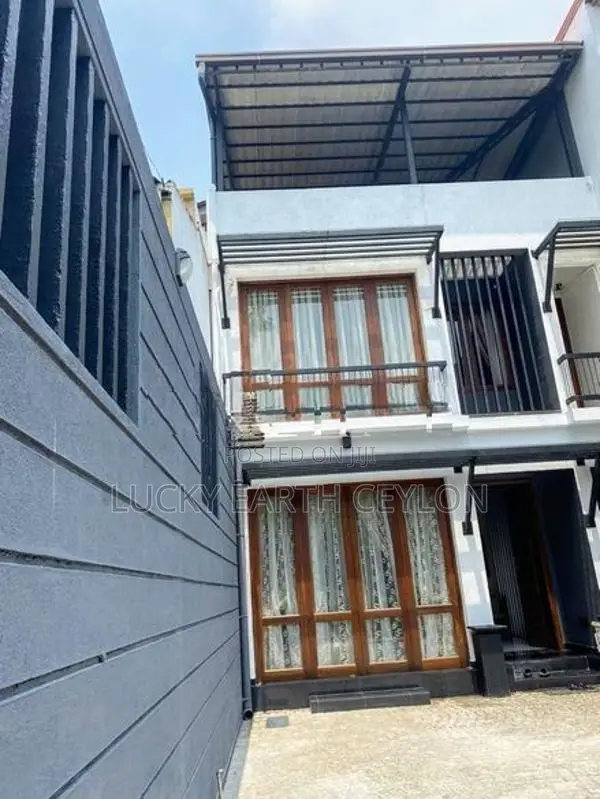 Colombo 5, 3 Story, Fully Furnished House For Rent (MG1326)