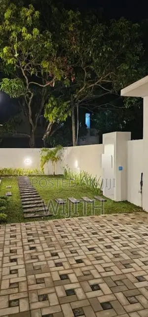 SUPAR BRAND NEW THREE STOREY HOUSE FOR SALE IN PILIYANDALA