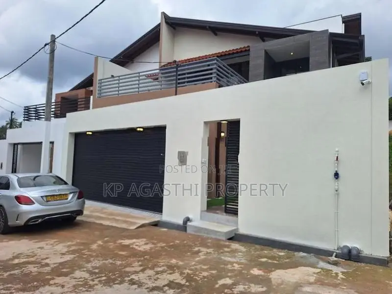 Luxury House for Sale in Battaramulla
