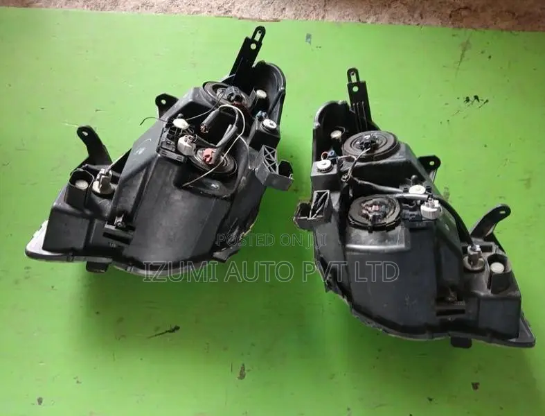 Nissan Bluebird G11 Head Light Set