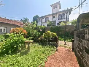 නුගේගොඩ, Railway Avenue හි, පිහිටි ඉඩමක් විකිණීමට ඇත. (ID : NUGE007S)