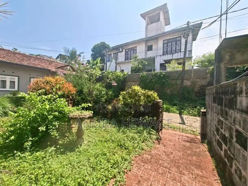 නුගේගොඩ, Railway Avenue හි, පිහිටි ඉඩමක් විකිණීමට ඇත. (ID : NUGE007S)