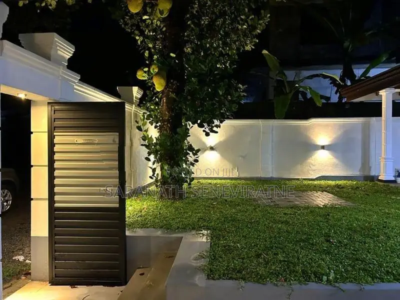 BRand-New House With 3 Bedrooms - Modern Design Homagama Godagama