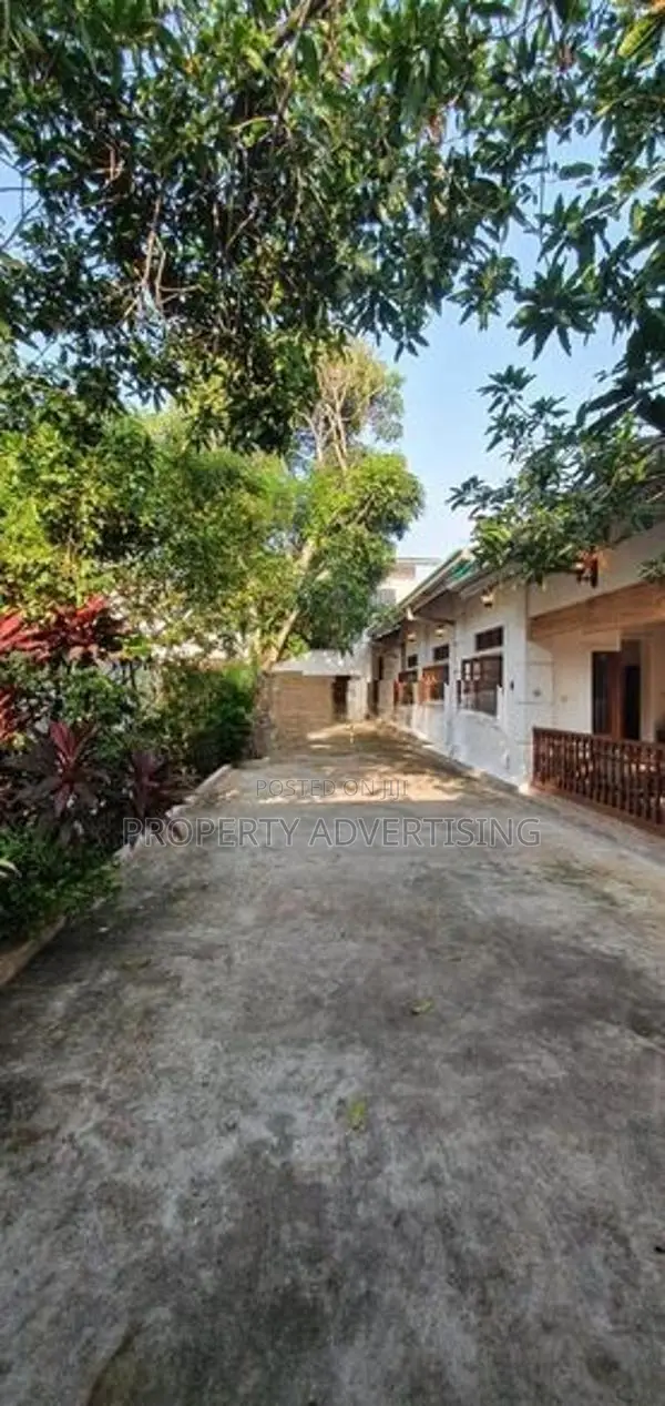 10 BED luxury villa for rent in mount Lavinia