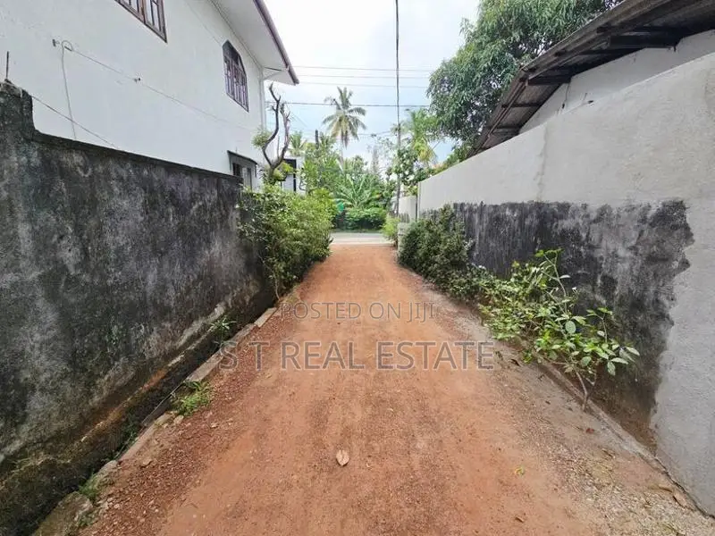 13.7P Residential Land For Sale In Embuldeniya