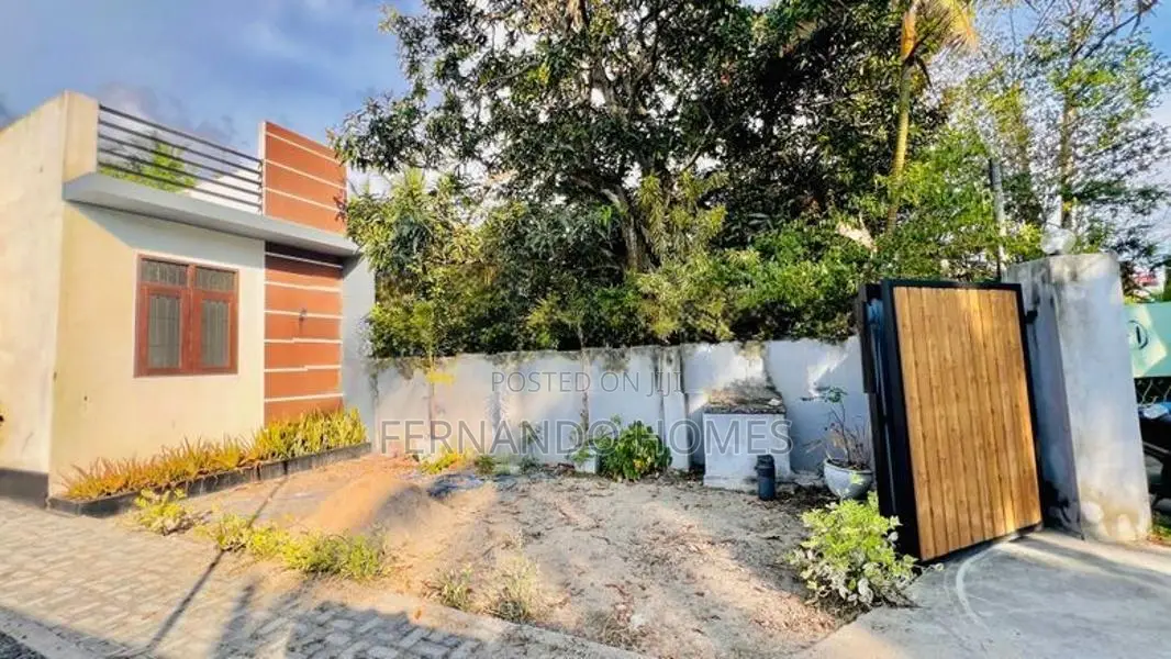 Single Story Downstair Completed House for Sale Negombo Katuwapitiya