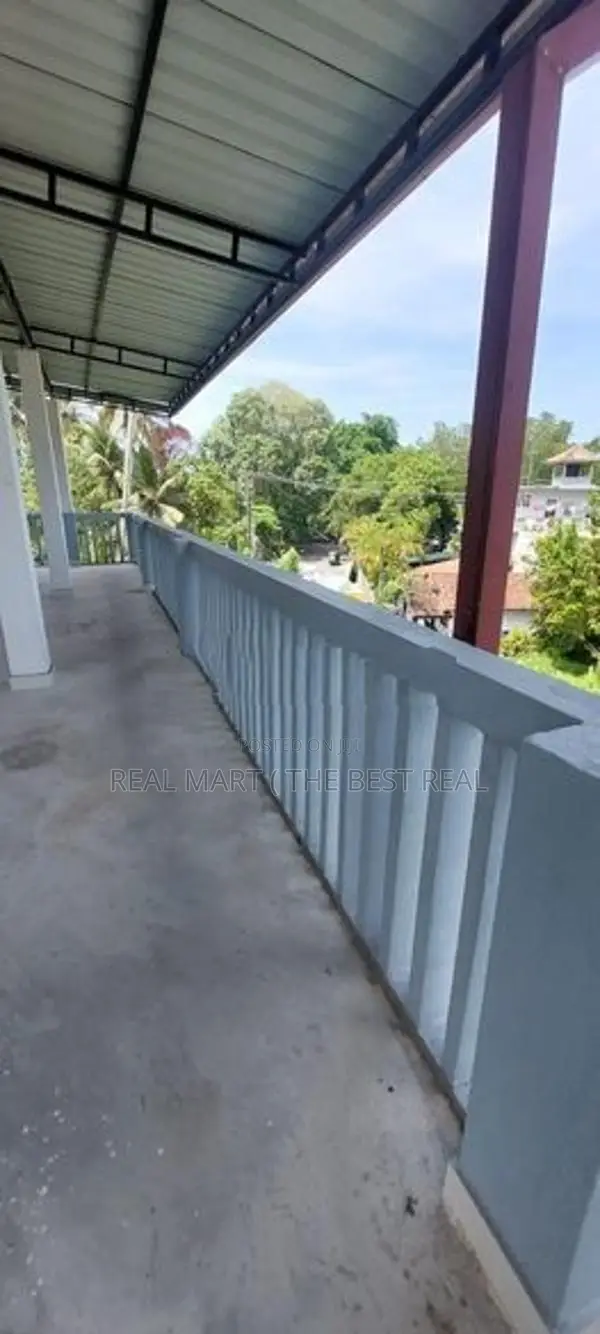 Aluthgama : (15.5P) 3-Storey Building for Sale in Kaluwamodara