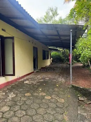 Nugegoda 19 Perches of Land with House for Sale