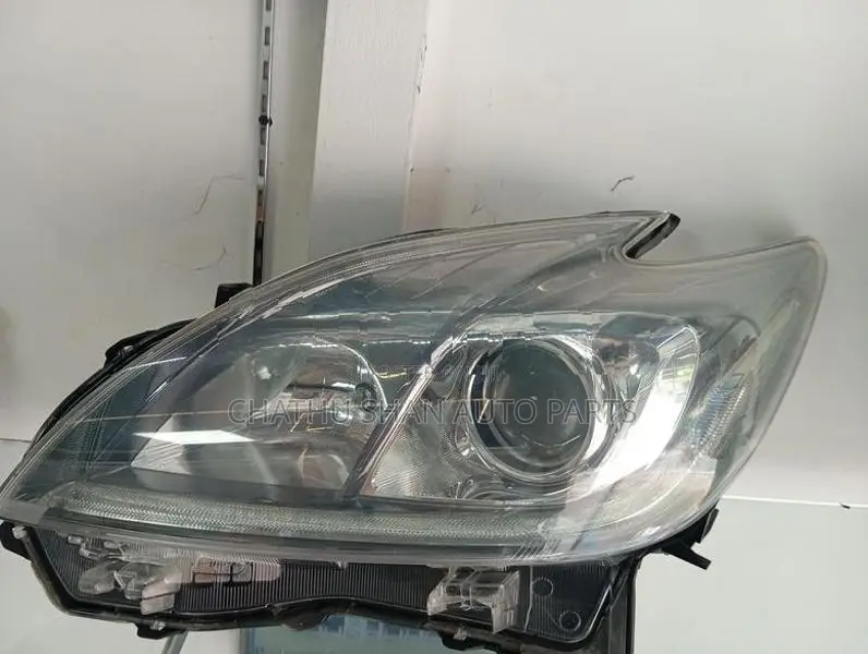 toyota prius head light