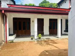 House in Ragama Heen Kanda For Sale - 750 meters to Horape Train Stati