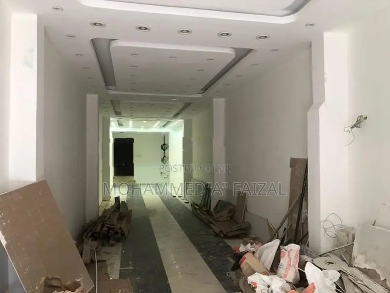 Commercial Building For Sale in Messanger Street Colombo12