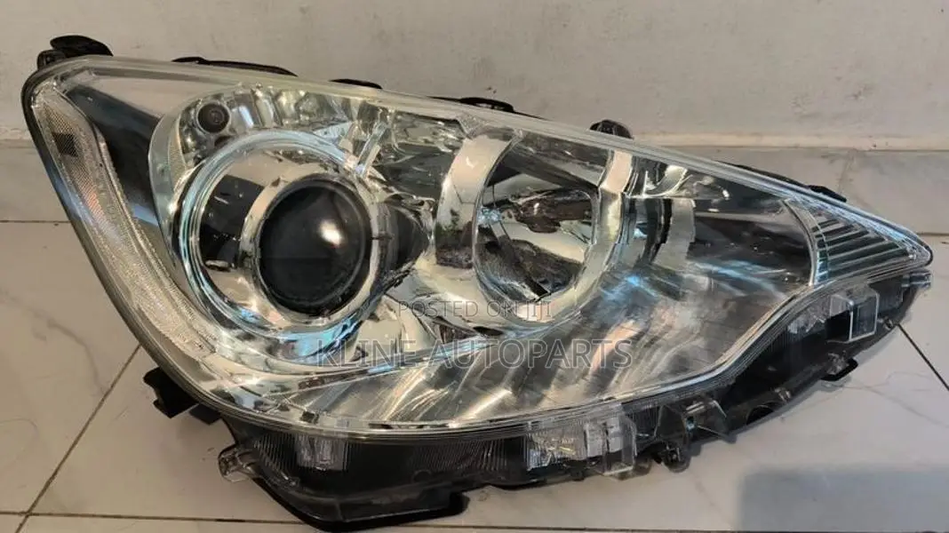 Toyota Aqua Headlight/Black bass lights