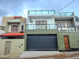 Brand New Mordern 3 Storied House in Piliyandala