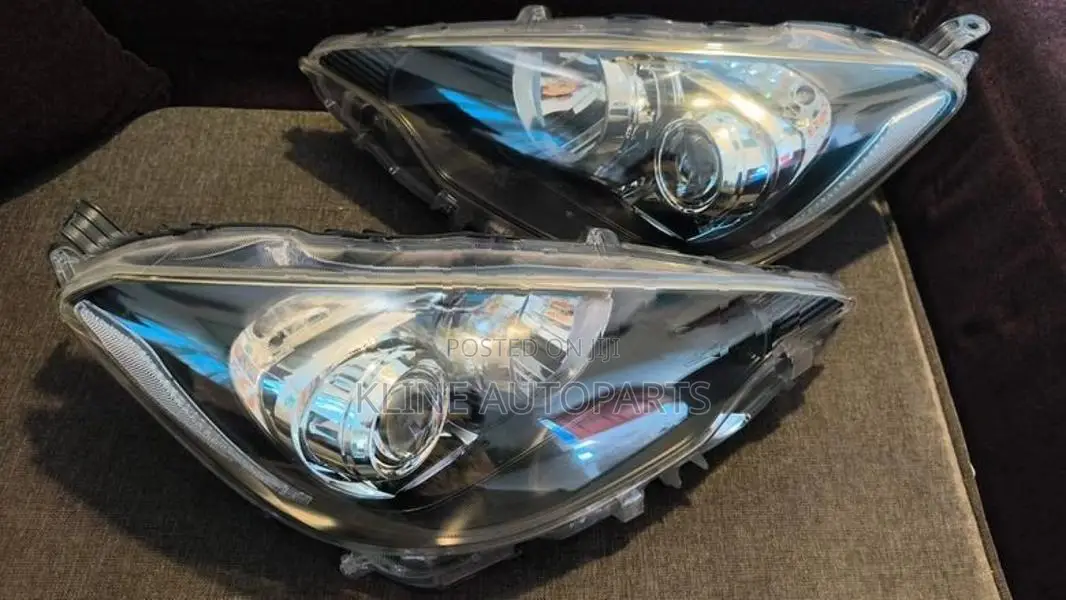 Toyota Aqua Headlight/Black bass lights