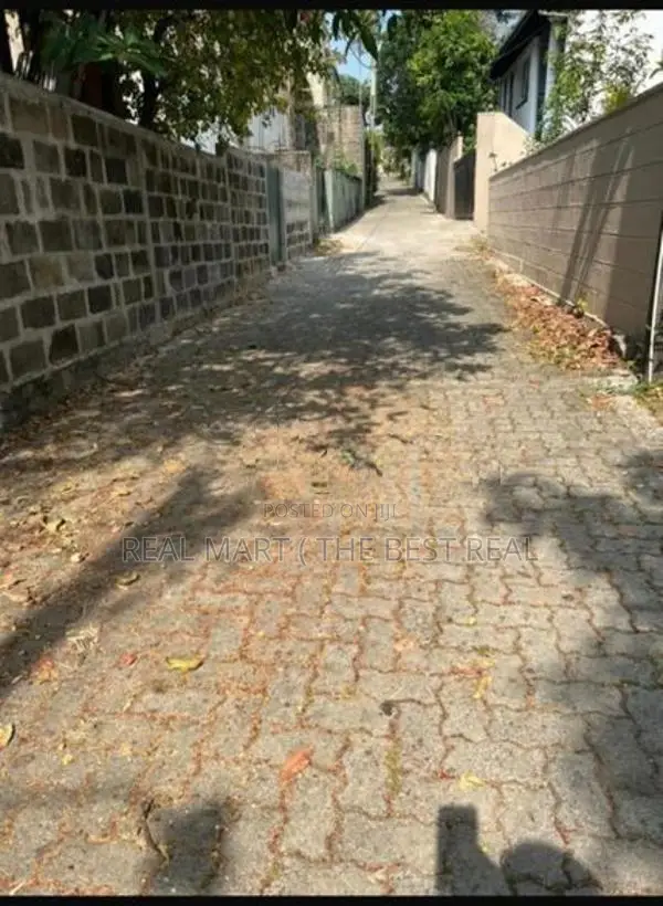 NUGEGODA : 3BR (20P) RESIDENTIAL HOUSE FOR SALE in Mirihana