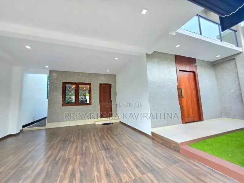 Brand New Mordern 3 Storied House in Piliyandala