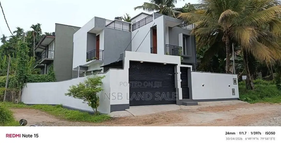 Brad New Super Luxury House for Sale Maththagoda