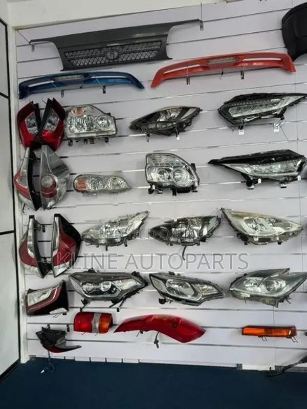 Toyota Aqua Headlight/Black bass lights