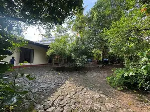 Nugegoda 19 Perches of Land with House for Sale