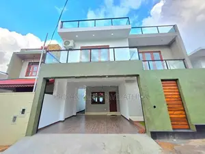 Brand New Mordern 3 Storied House in Piliyandala