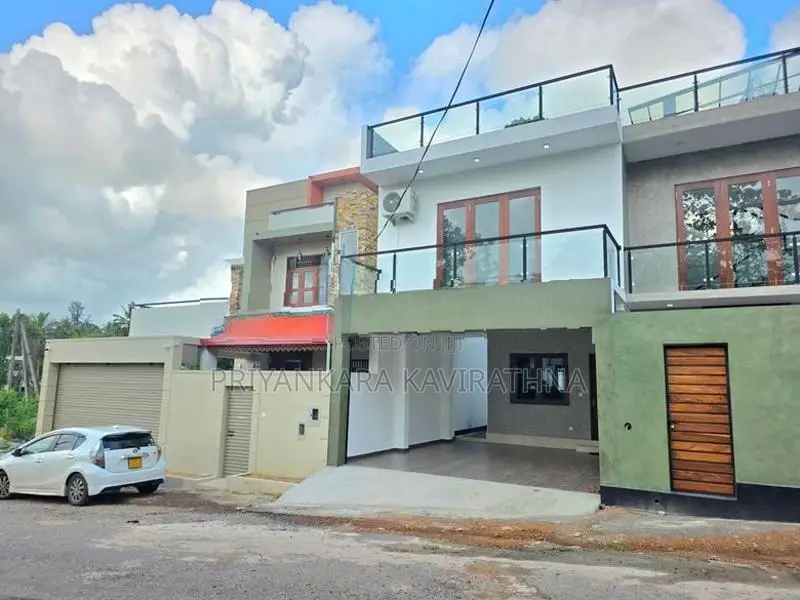 Brand New Mordern 3 Storied House in Piliyandala
