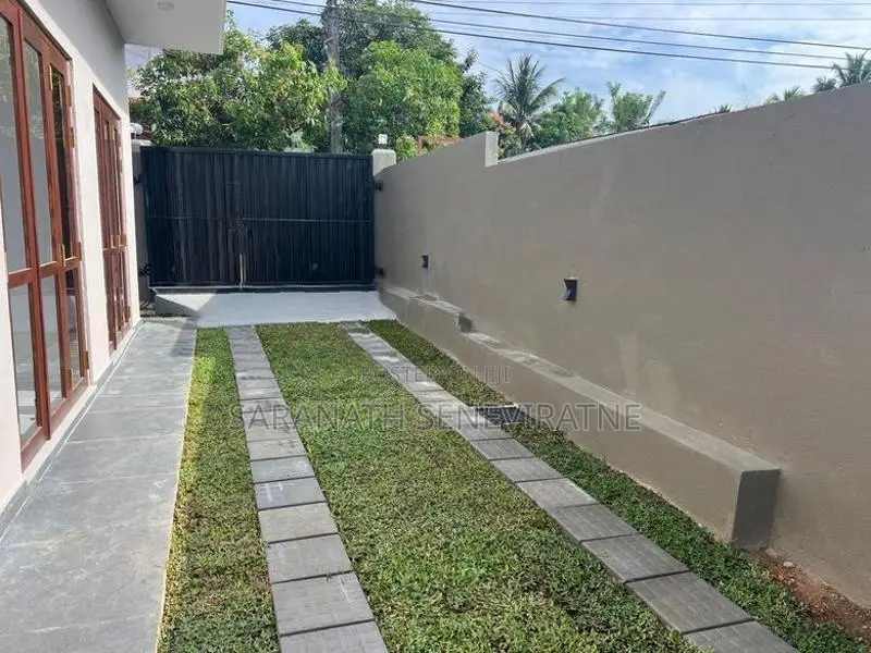 Modern Brand-New House in Aurora Scheme - Polgasowita Piliyandala