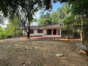 Land for Sale with A House Rambukkana Town