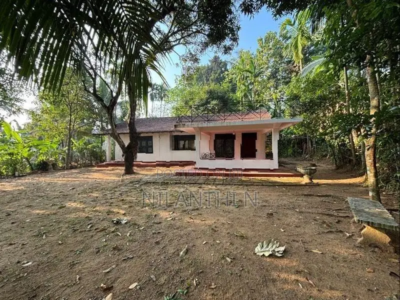 Land for Sale with A House Rambukkana Town