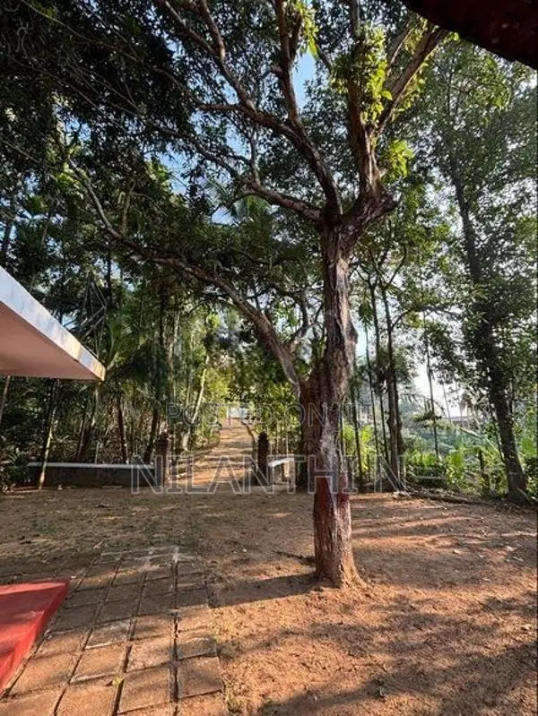 Land for Sale with A House Rambukkana Town
