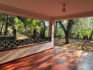 Land for Sale with A House Rambukkana Town