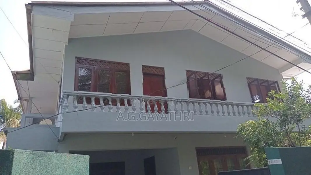 Upstairs House for Rent in Galle