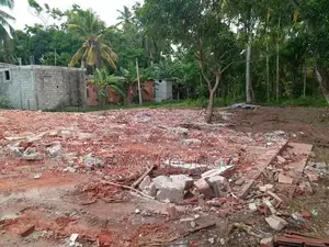 42.6 Perch Rectangular Land for Sale in Uswetakeiyawa, Wattala